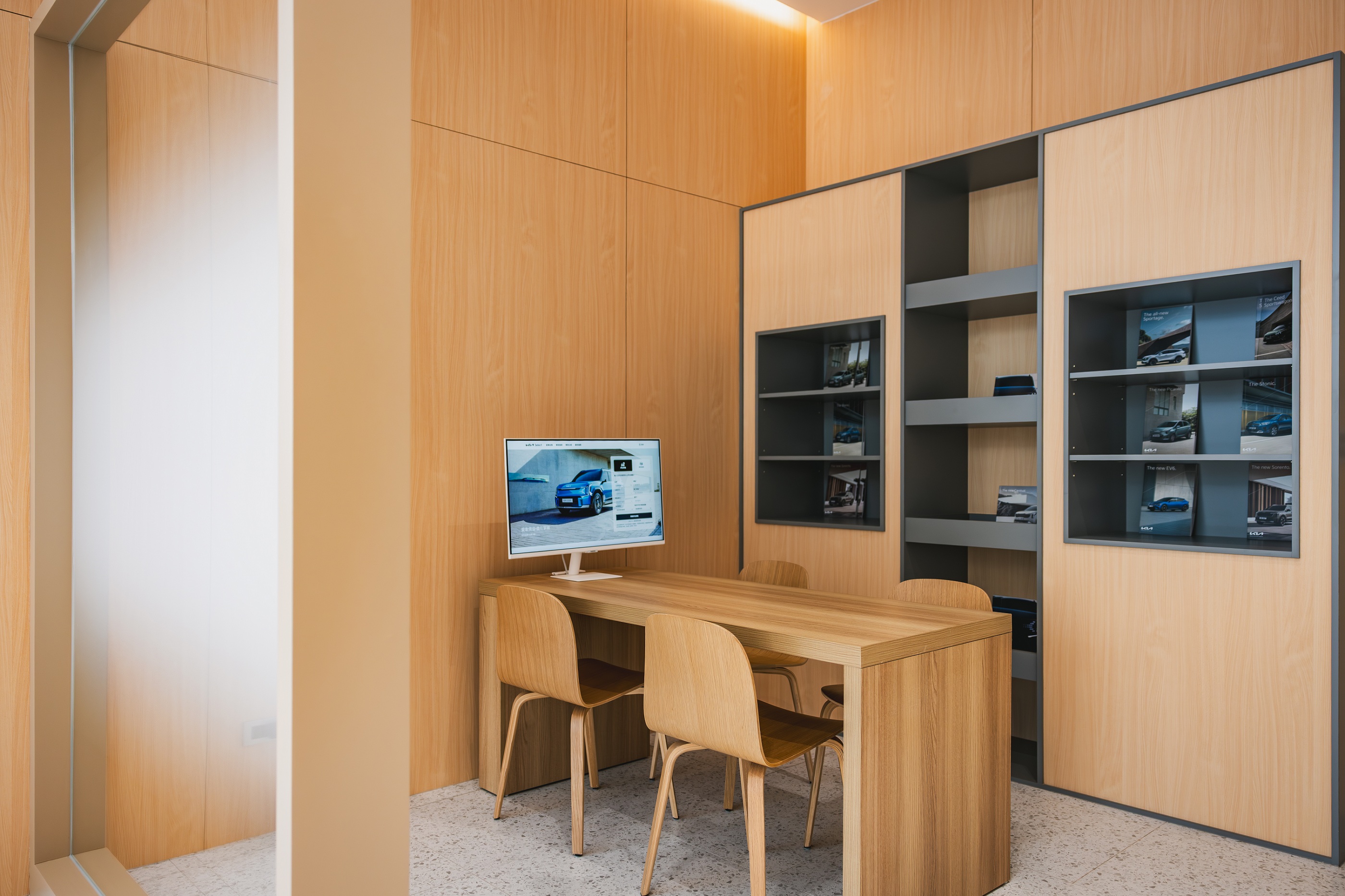 5. 位於Kia台北旗艦店的Kia Select實體展示據點，提供專屬諮詢與專屬交車空間。